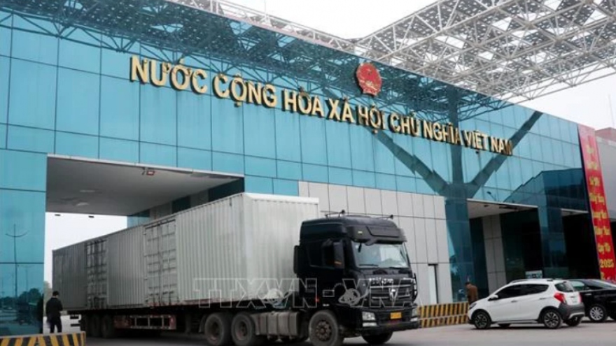 Export-import through Mong Cai int’l border gate grows 24%